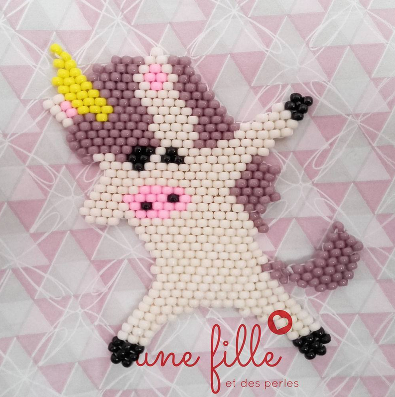 fille et des perles.PNG